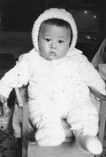足がかわいい!(^.^)　風邪をひくと大変! !足の先まで守られた大切な祖父江家の長男。