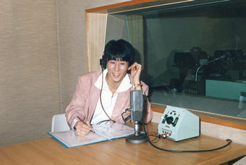 ラジオDJにも慣れた25歳の頃(ラジオ日本局・第6スタジオより)