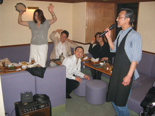 ライブ終了後は、カラオケあり！若さんの本格派マジックあり！出会いあり！<br>皆さんでの楽しいひと時をおすごし下さい。